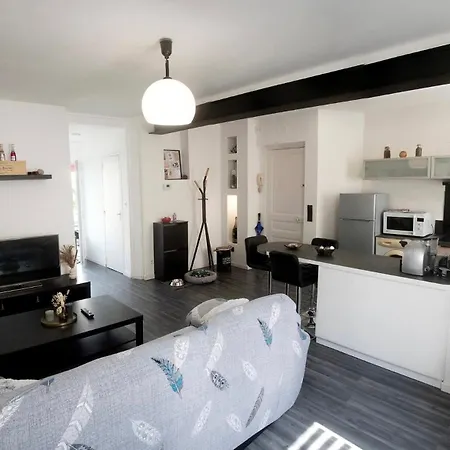 Le Saint Nicaise Apartment